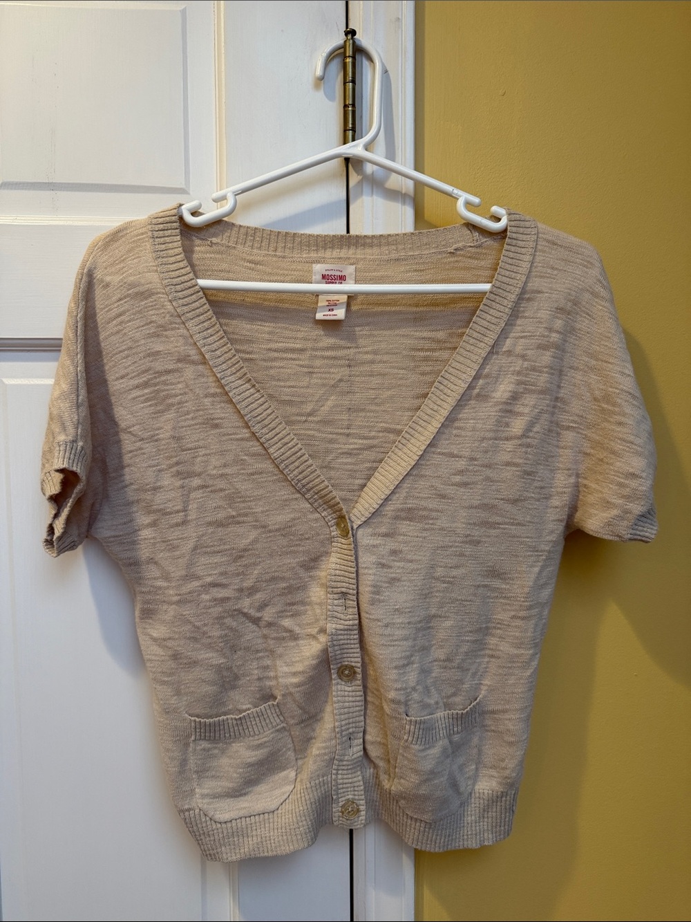 Mossimo Supply Co. Short Sleeve V-Neck Knit shrug in Beige, XS